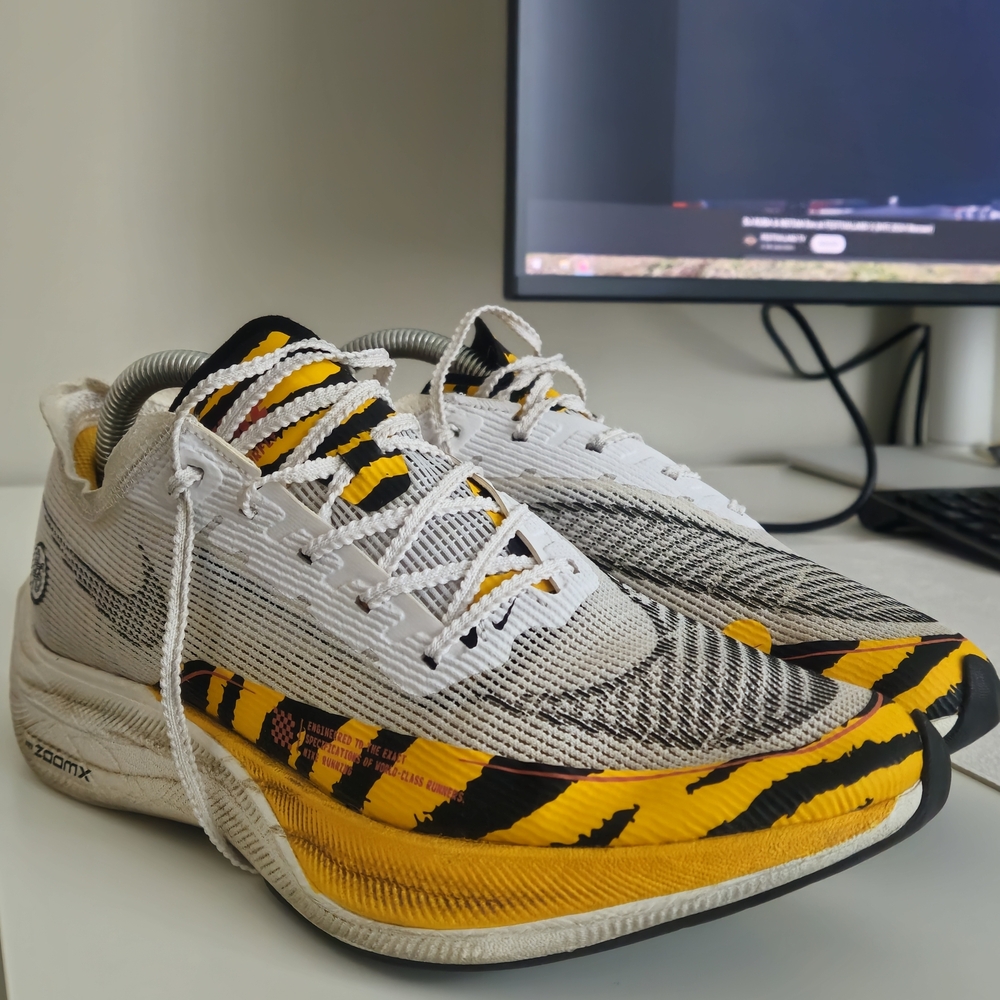 Nike Men's White and Yellow Athletic Shoes